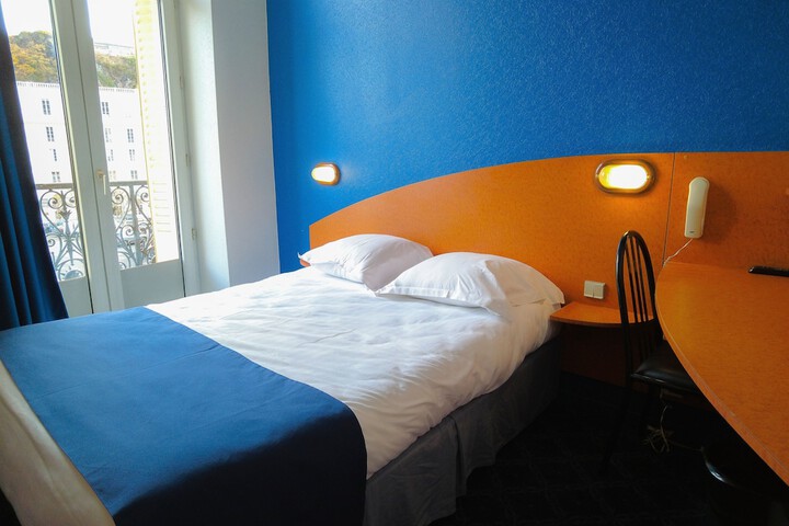 Room 5 of 17