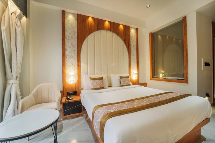 Room 27 of 34