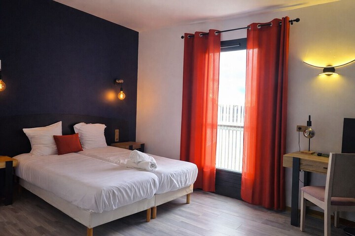 Room 17 of 36