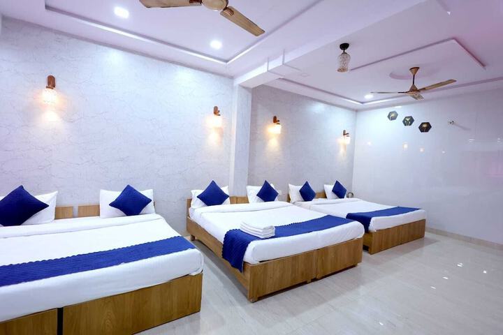 Room 4 of 30