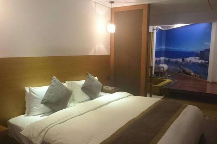 Room 16 of 51