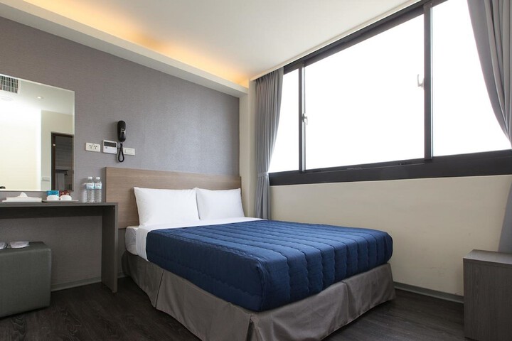 Room 12 of 40
