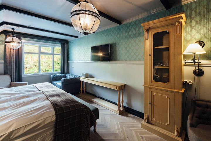 Room 32 of 73