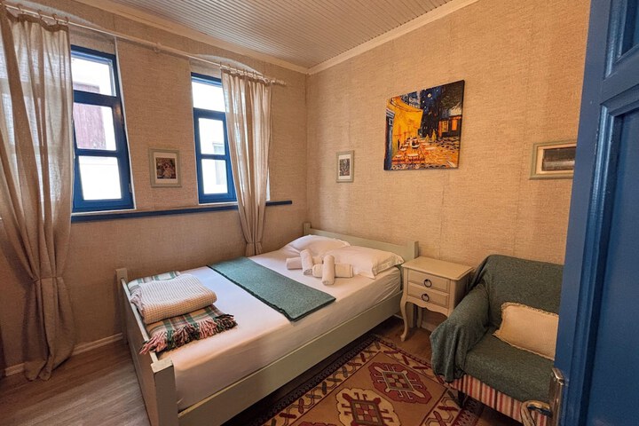 Room 18 of 73