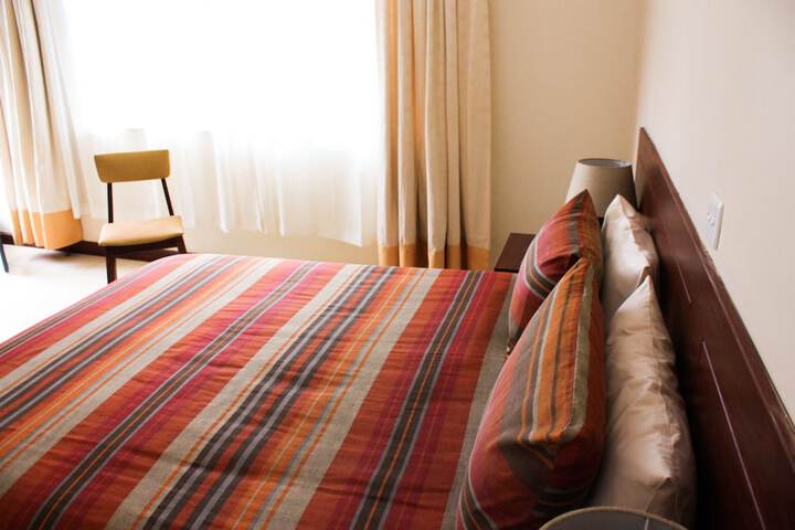 Room 2 of 6