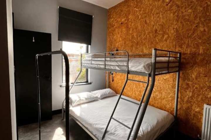 Room 8 of 25