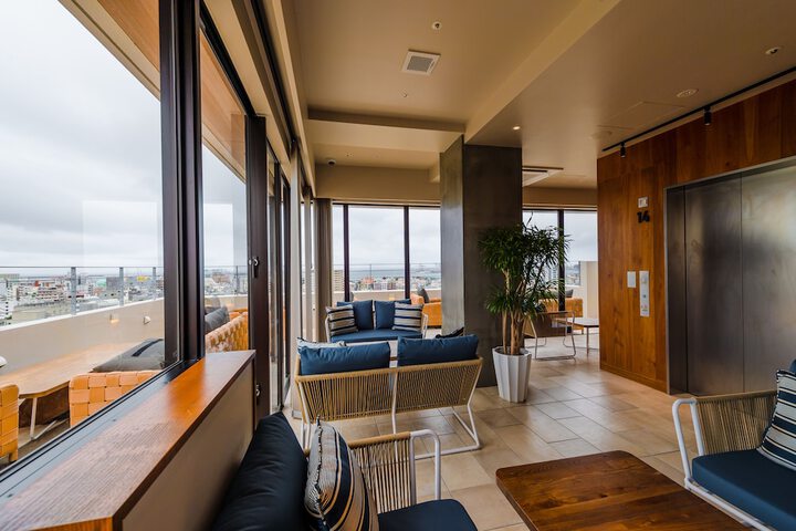 Lounge 98 of 113