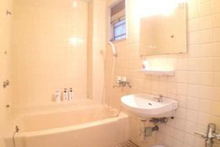 Room 14 of 115