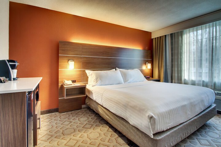 Standard Double Bed Accessible (2 of 3)