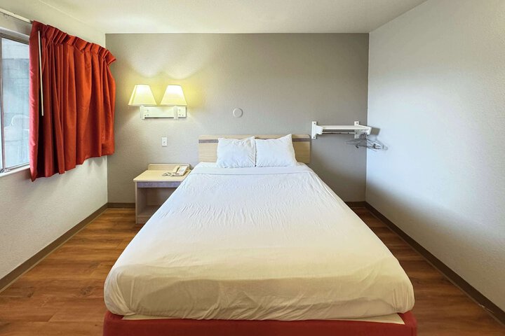 Room 32 of 75