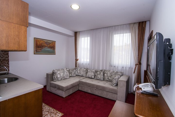 Room 14 of 27