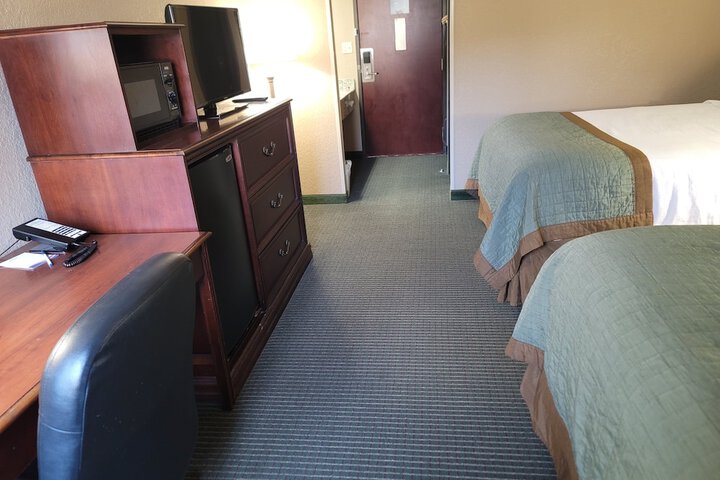 Double Accessible Queen Size Bed (3 of 19)