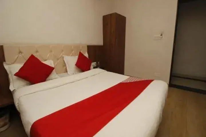 Room 5 of 6