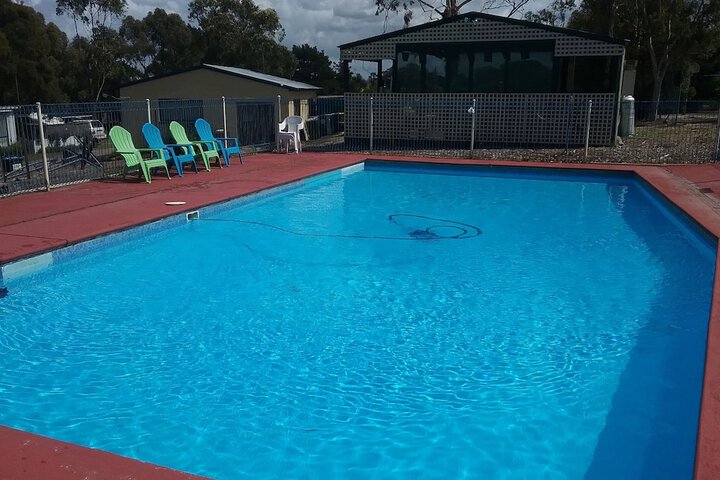 Pool 13 of 32