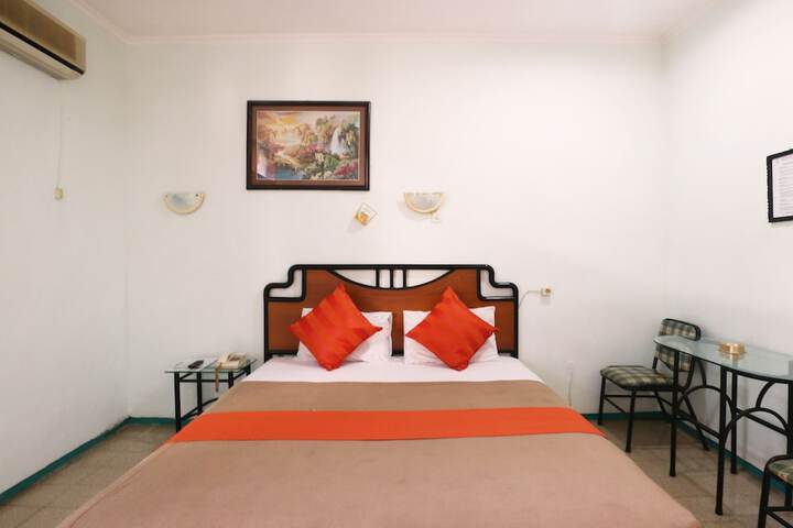 Room 9 of 26