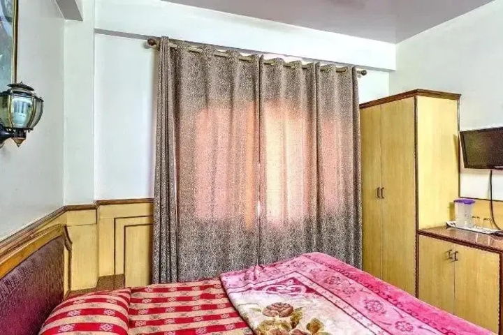 Room 7 of 16