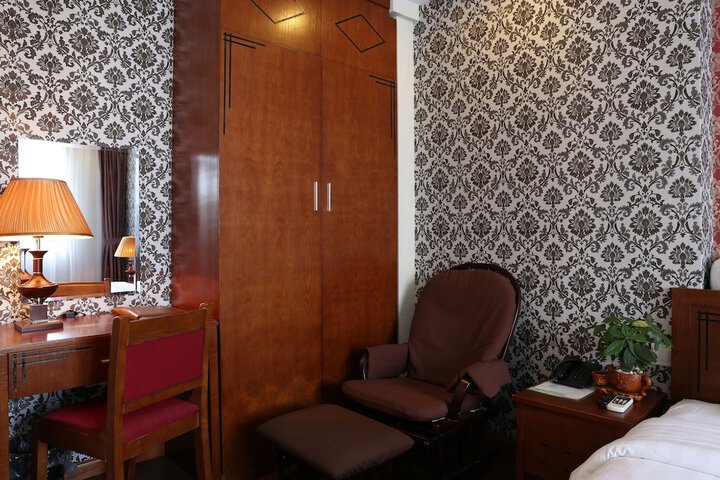 Room 34 of 83