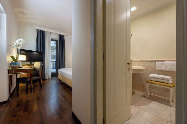 Room 50 of 185