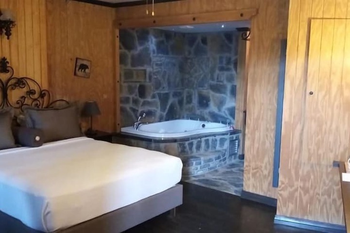 Room 32 of 46