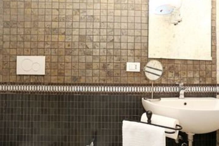 Room 3 of 32