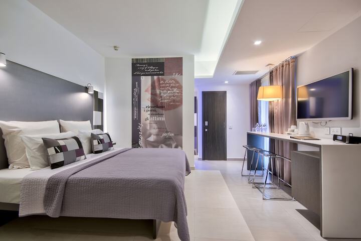 Room 15 of 100