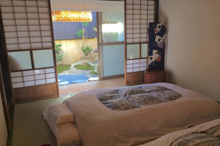 Room 4 of 107