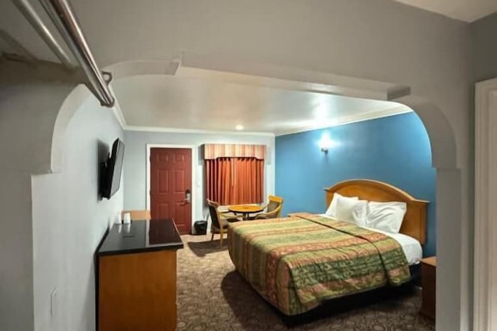 Room 19 of 36