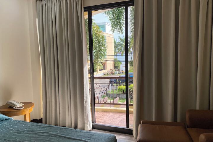 Room 21 of 37