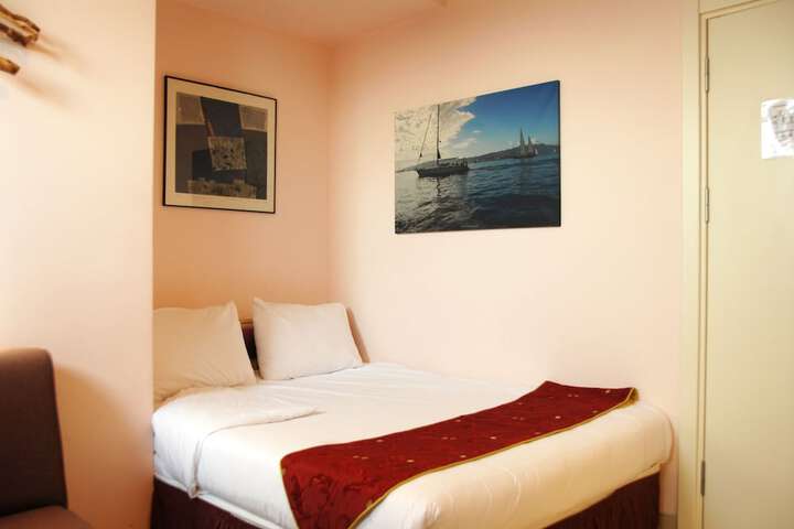 Room 35 of 91