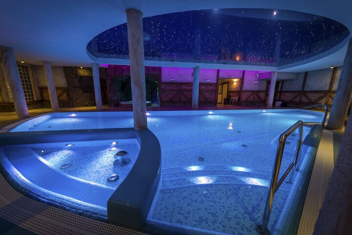 Pool 20 of 58