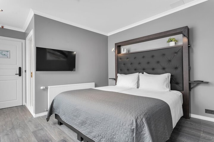 Room 11 of 35