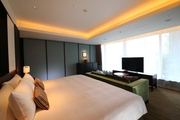 Room 8 of 148