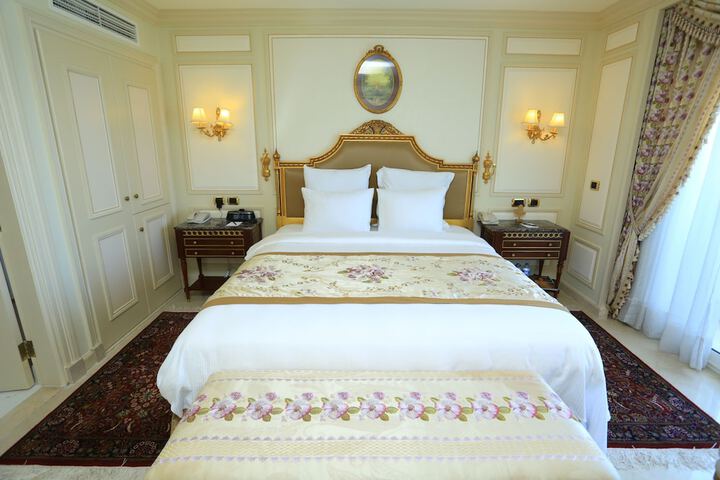 Room 4 of 117