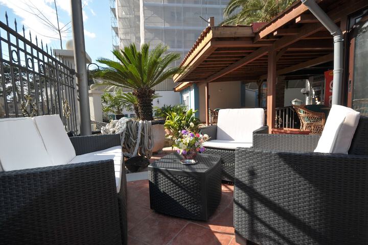 Lounge 49 of 66
