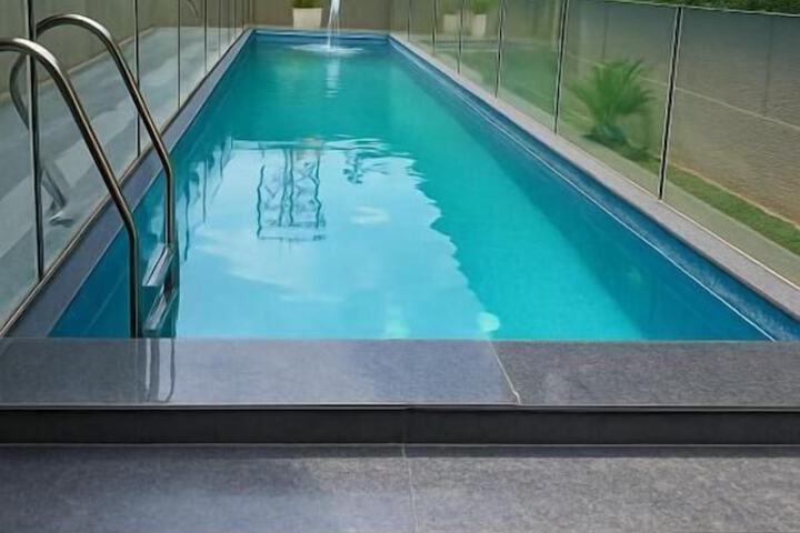 Pool 10 of 14