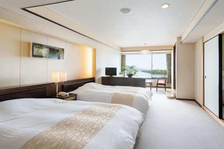 Room 6 of 25