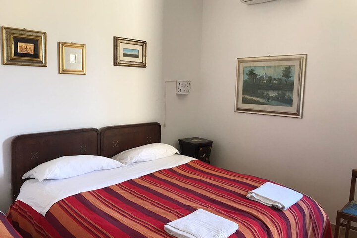 Room 8 of 52