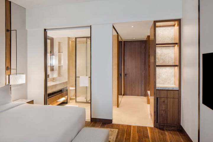 Room 7 of 110