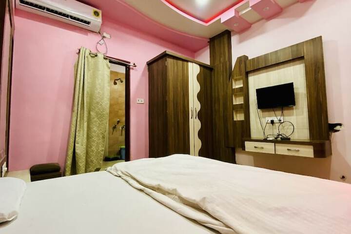 Room 8 of 32