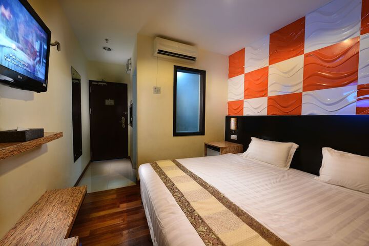 Room 14 of 32