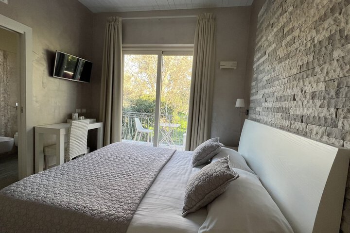 Room 37 of 183