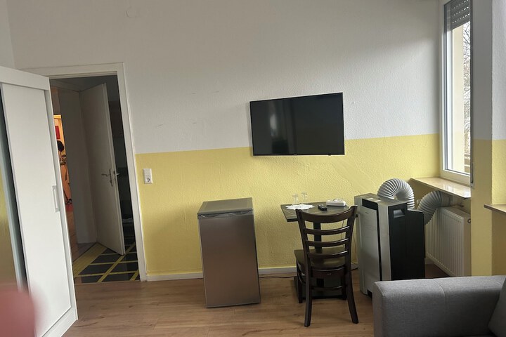 Room 3 of 8