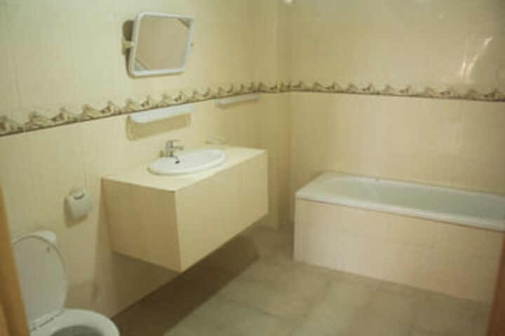 Room 5 of 68