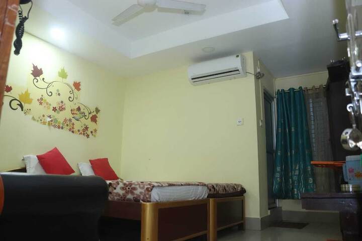 Room 9 of 34