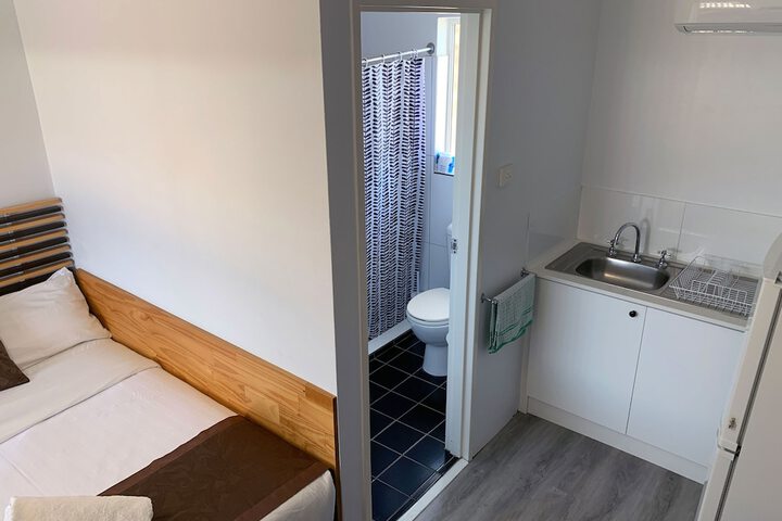 Room 10 of 32
