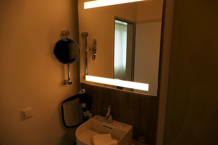 Room 45 of 64