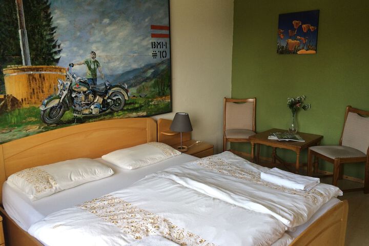 Room 15 of 77