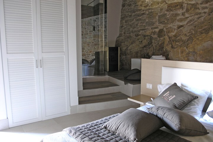 Room 16 of 28