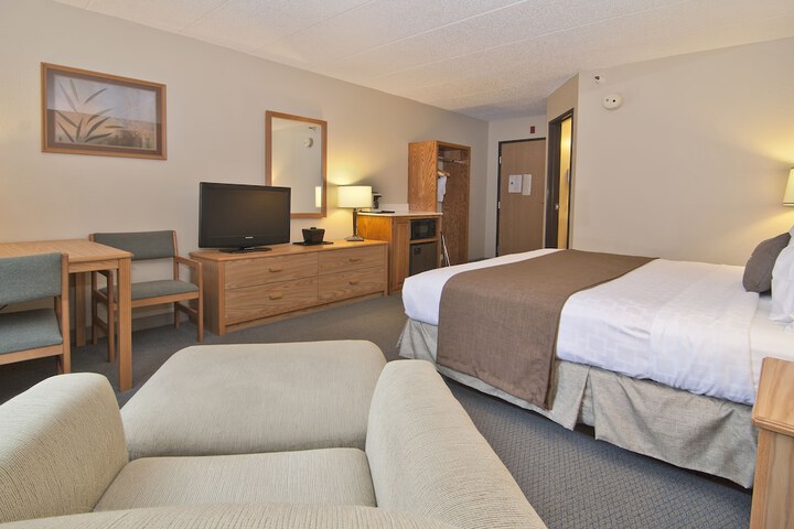 Queen Bed Accessible (6 of 11)