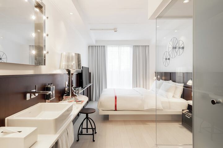 Room 5 of 65